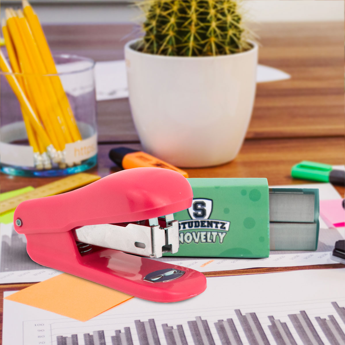 Engrapadora color Rosa con Grapas100 pza.