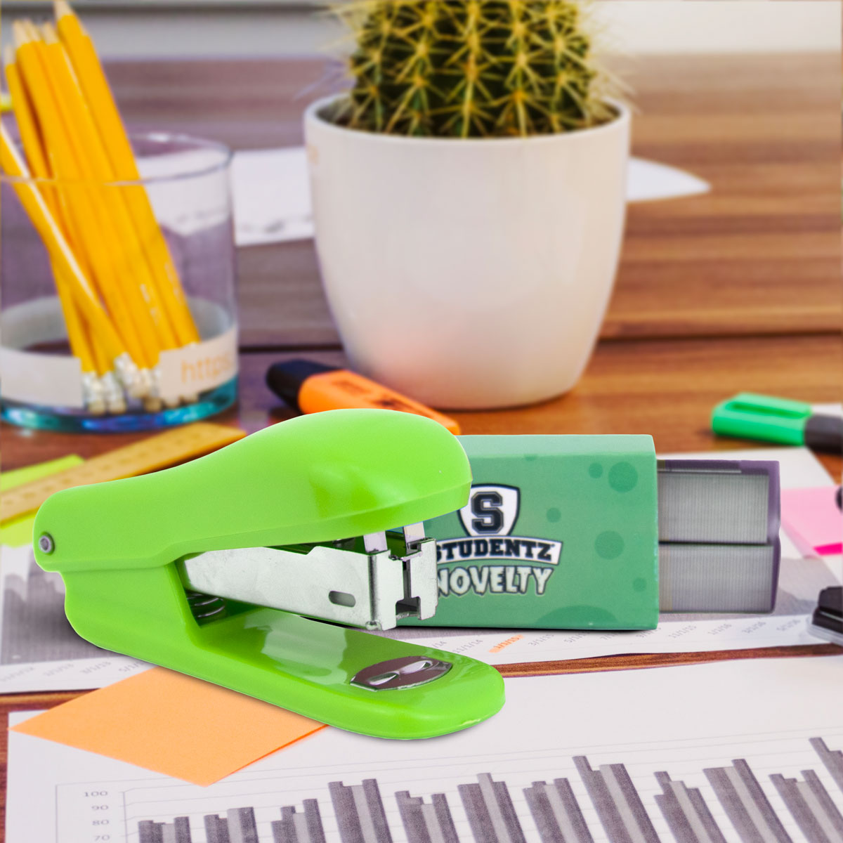 Engrapadora color Verde con Grapas100 pza.
