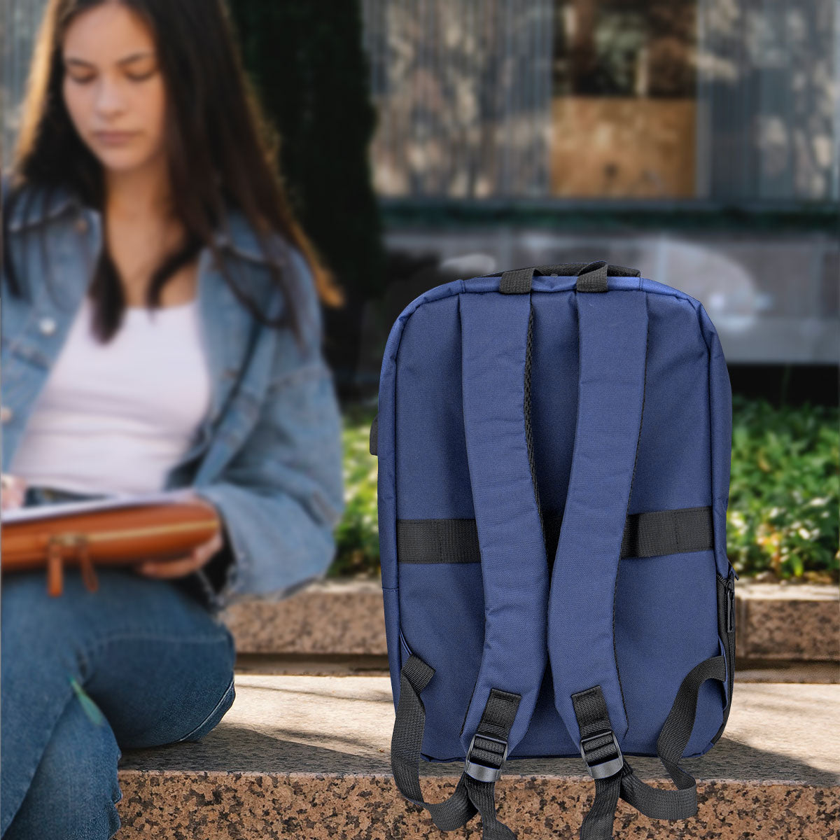 Mochila Porta Laptop con Cargador USB color Azul Marino