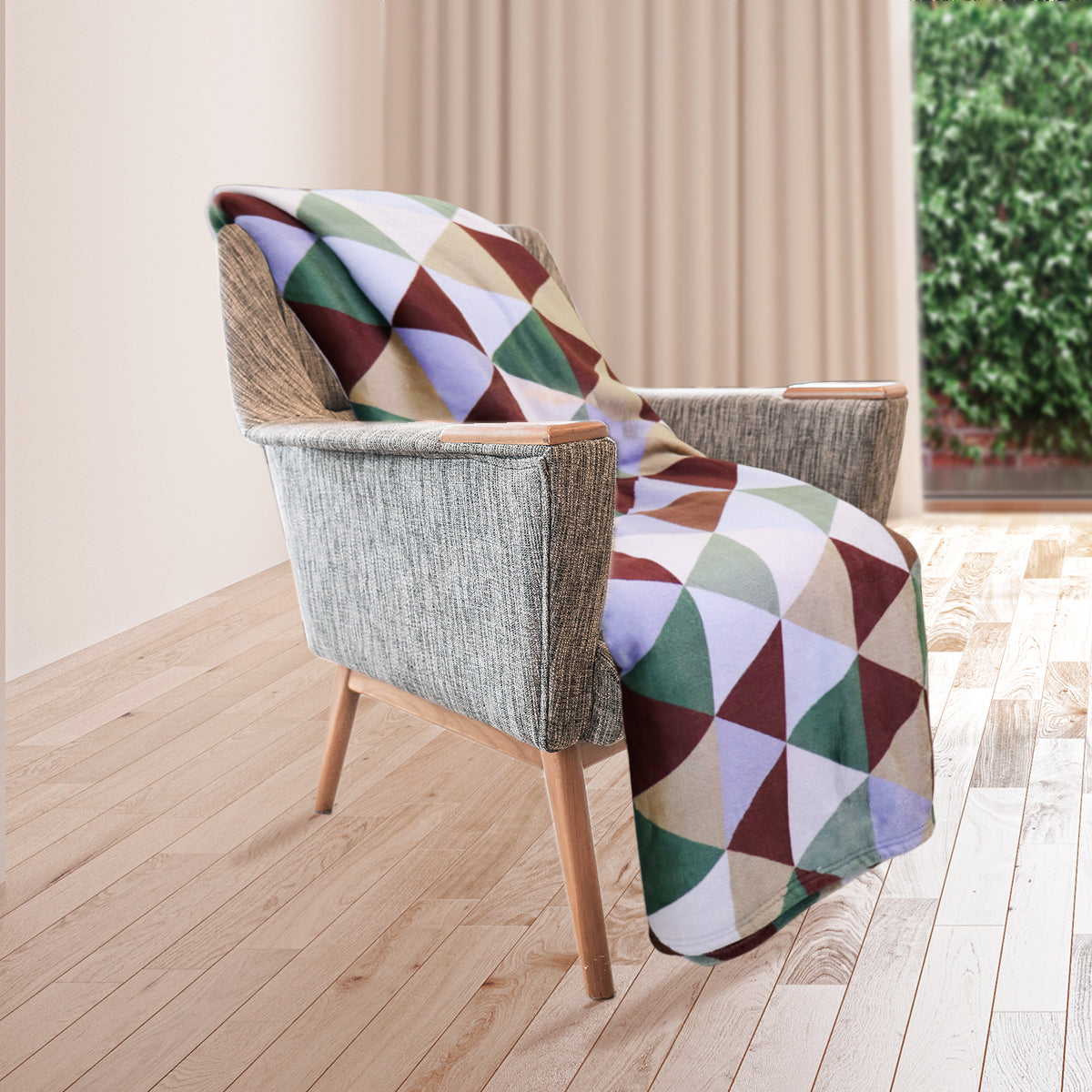 Cobija Afelpada con Diseño de Triángulos, 179x148cm