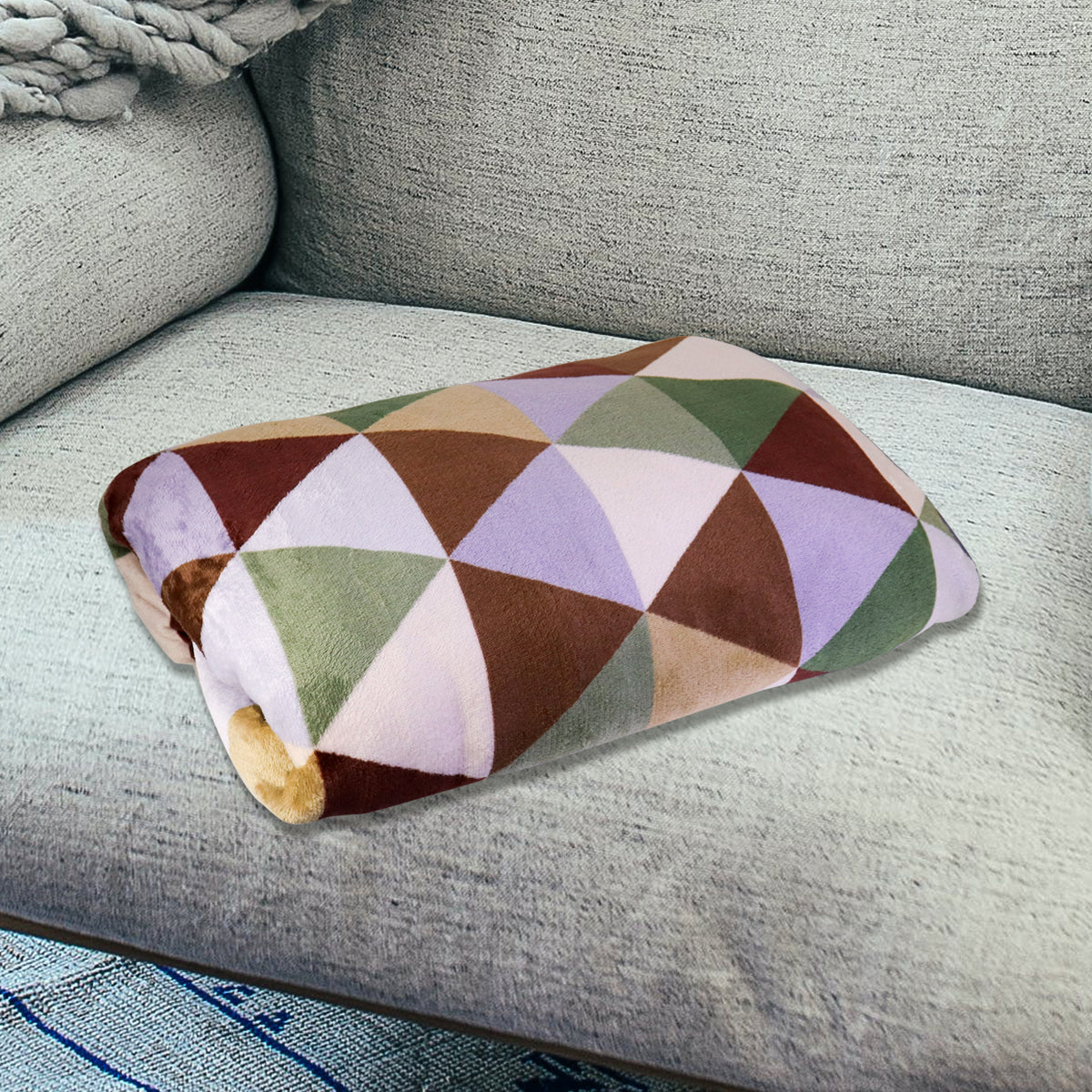 Cobija Afelpada con Diseño de Triángulos, 179x148cm