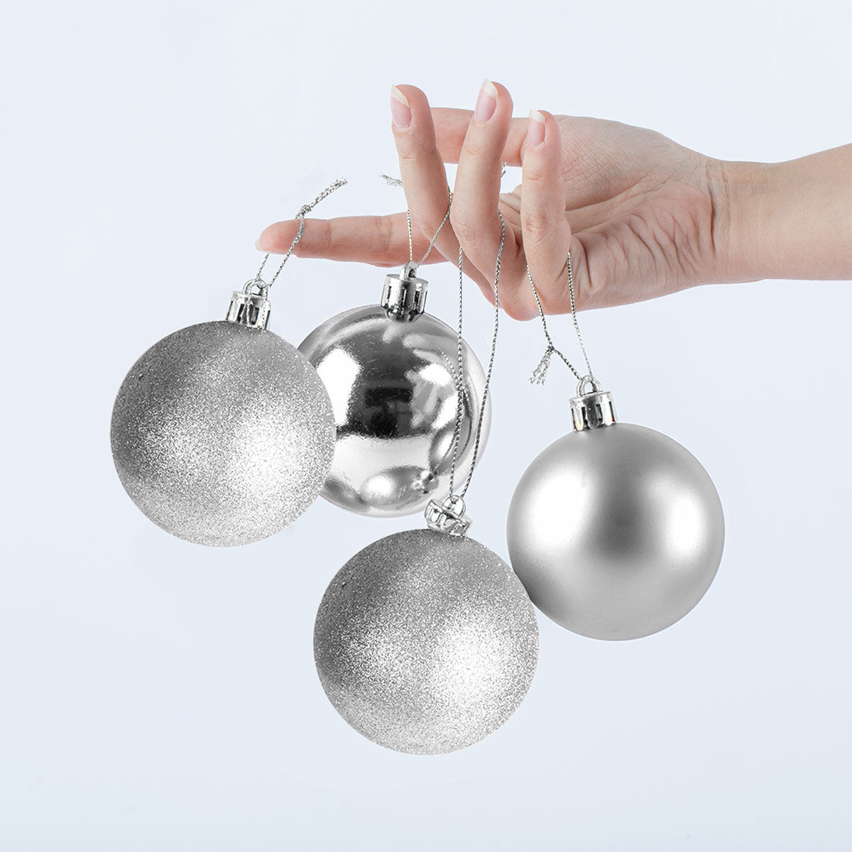 Esferas Navideñas color Plata, 4 pzas.