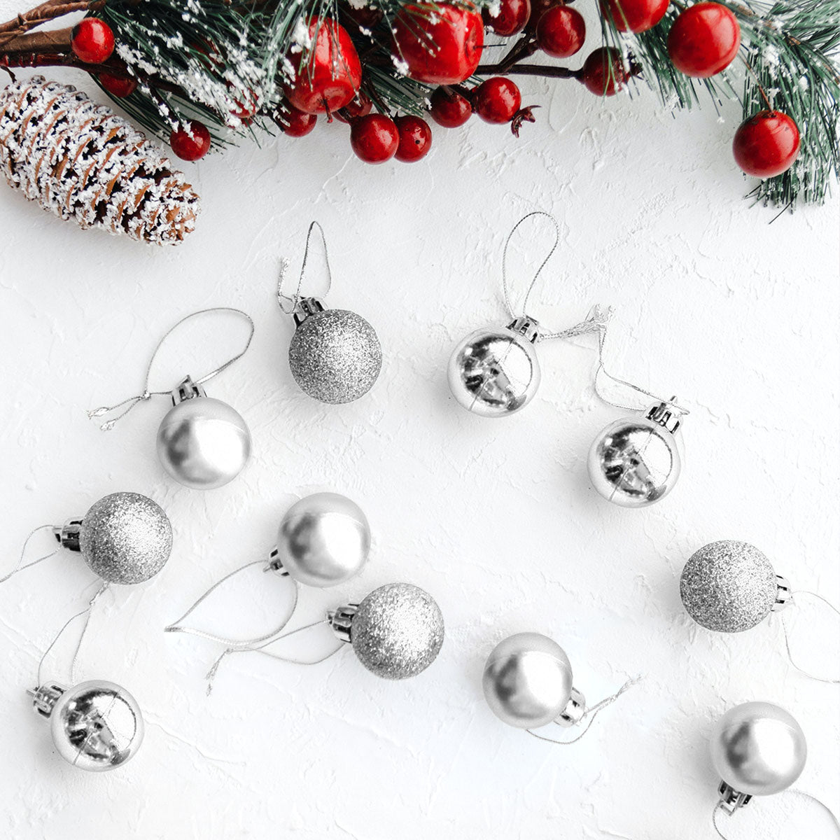 Kit de Esferas Navideñas, 12 pzas, Color Plata