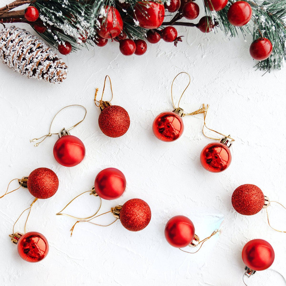 Kit de Esferas Navideñas, 12 pzas, Color Rojo