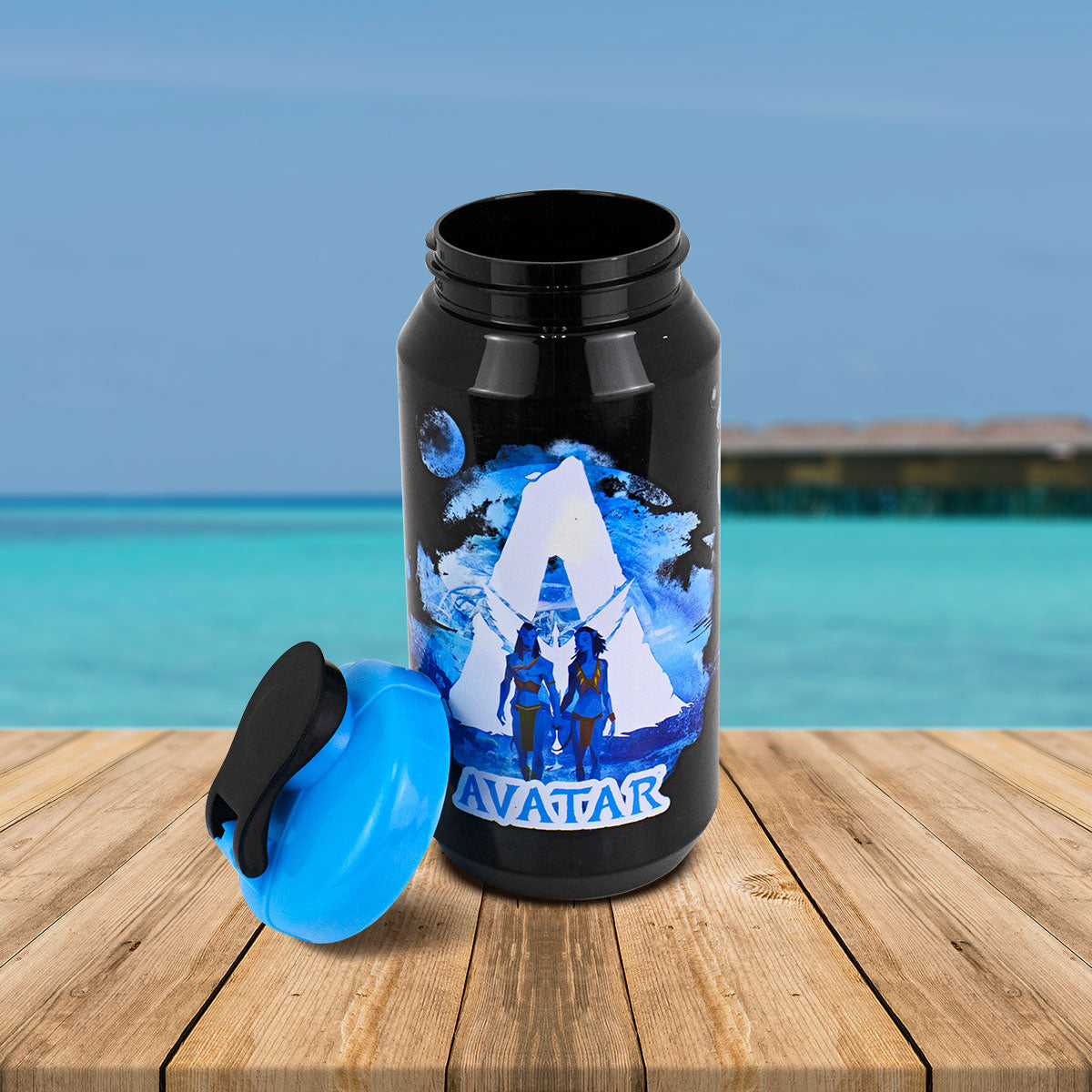 Botella de Plástico Para Agua con Diseño Avatar color Negro con Azul 600ml.