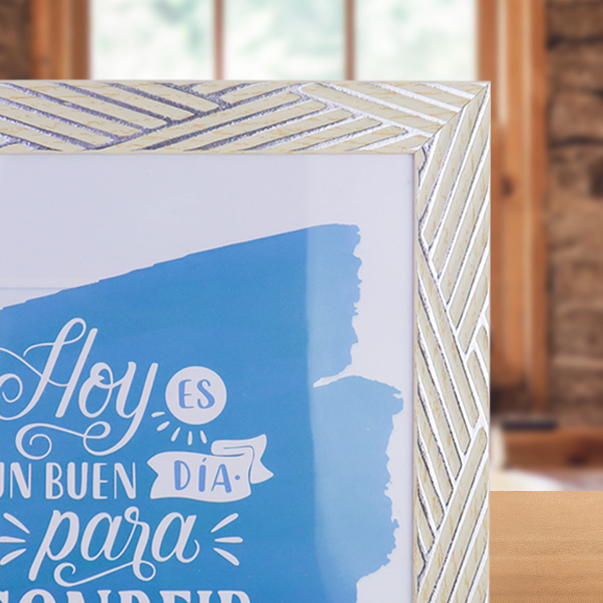 Portarretratos con Diseño de Líneas color Crema con Plata 20x25cm