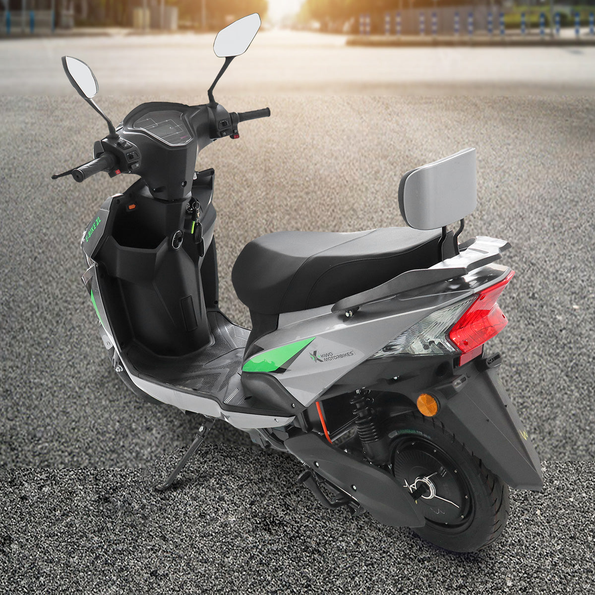Motocicleta Eléctrica Kiwo E-Bike ZL color Plata con Verde