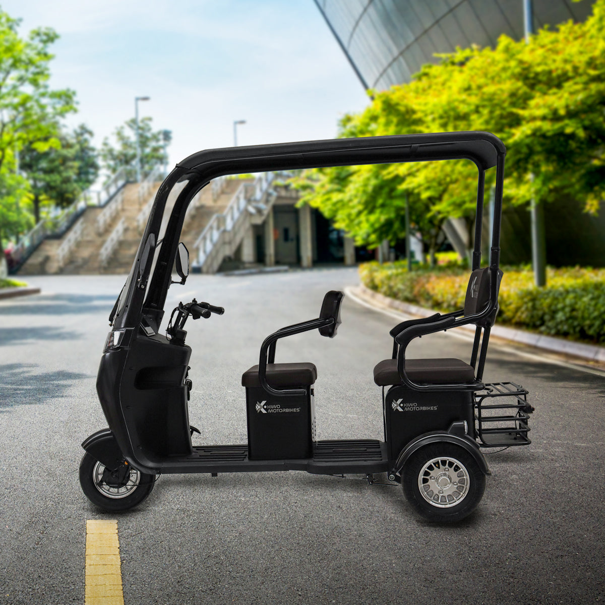 Kiwo, Triciclo Eléctrico con Techo, Modelo BTY002, Color Negro