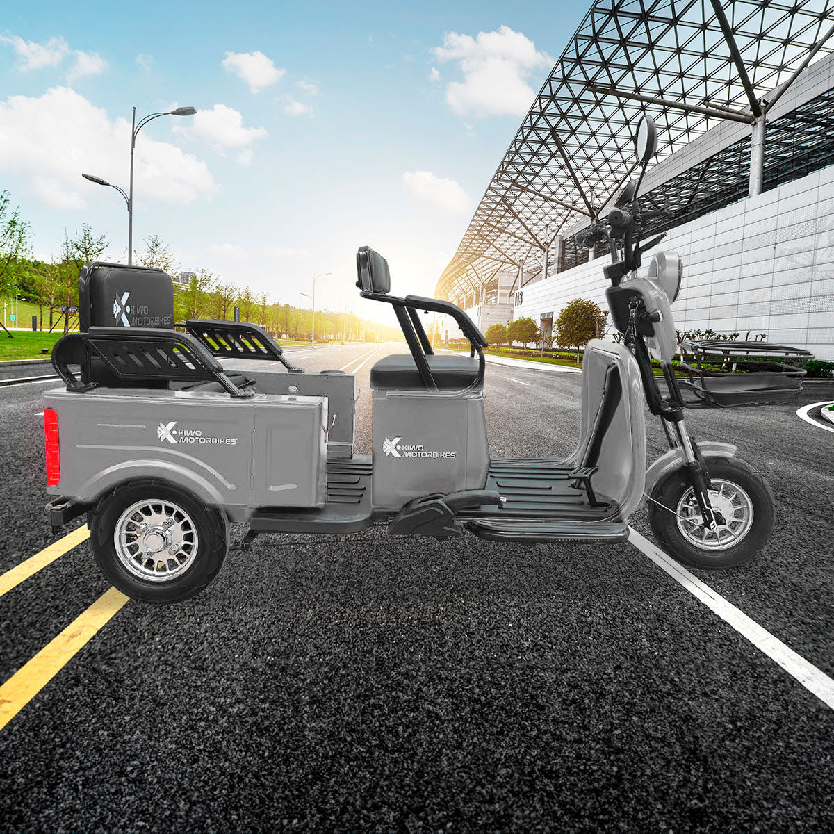 Kiwo, Triciclo Eléctrico para Pasajeros, Modelo BTY003, Color Gris