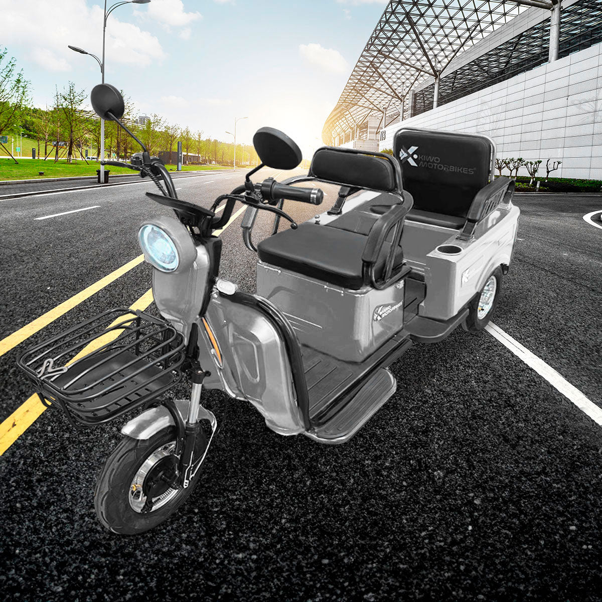 Kiwo, Triciclo Eléctrico para Pasajeros, Modelo BTY003, Color Gris