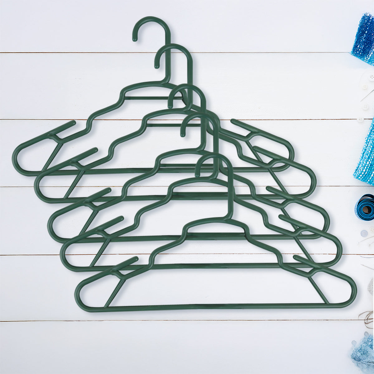 Gancho de Plástico para Ropa, Color Verde Olivo