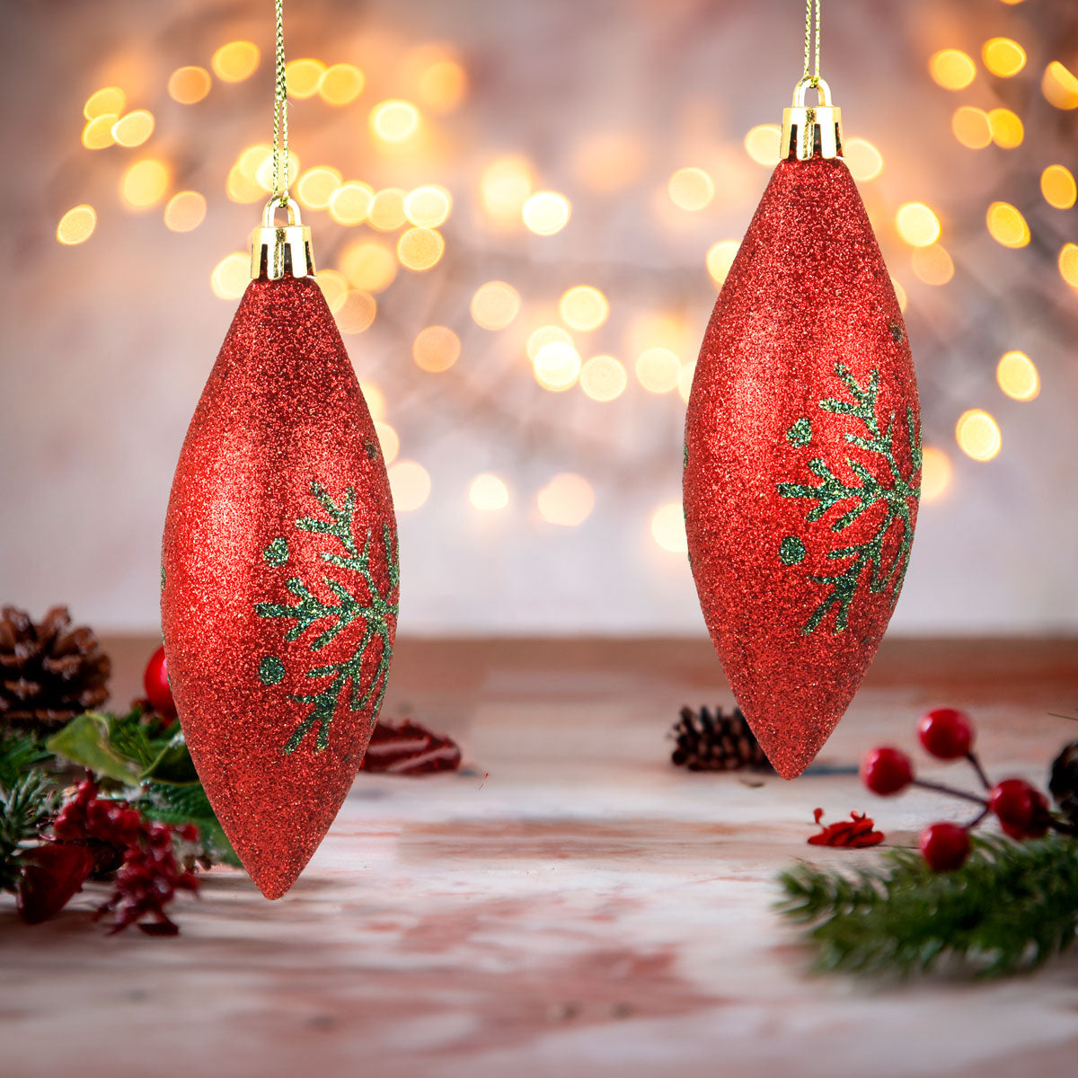 Esferas Alargadas Navideñas color Rojo Decoradas con Copos de Nieve, 2pzas