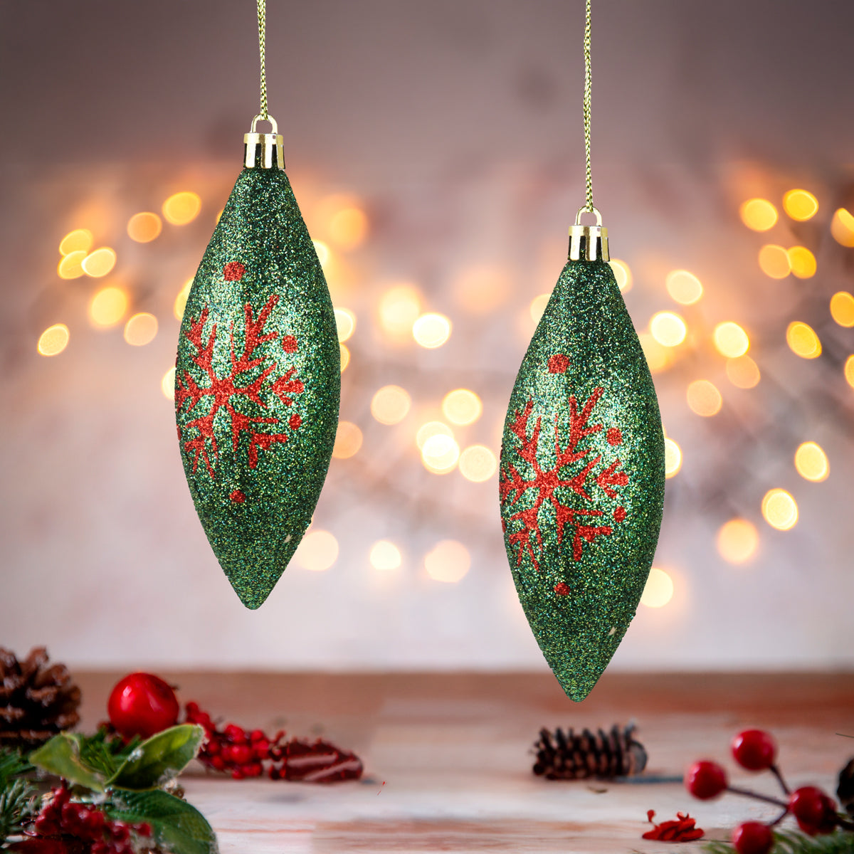 Esferas Alargadas Navideñas color Verde Decoradas con Copos de Nieve, 2pzas