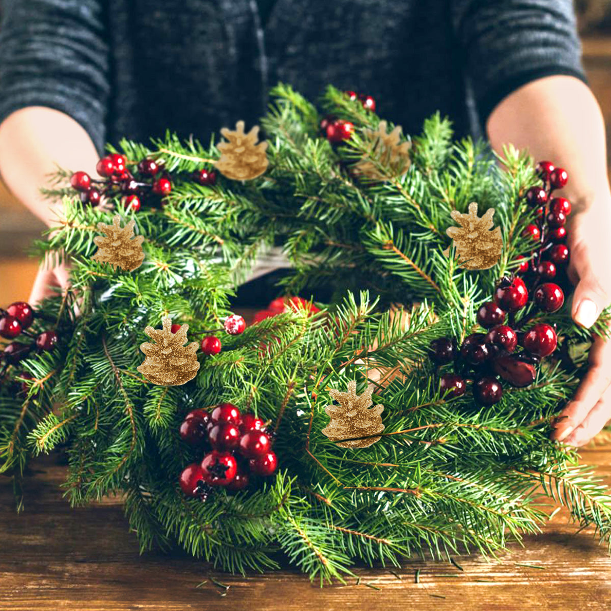 Piña Navideña con Glitter, Color Oro, 6 pzas