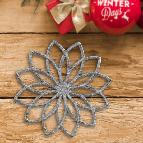 Ornamento Navideño de Copo de Nieve con Diseño Floral color Plata