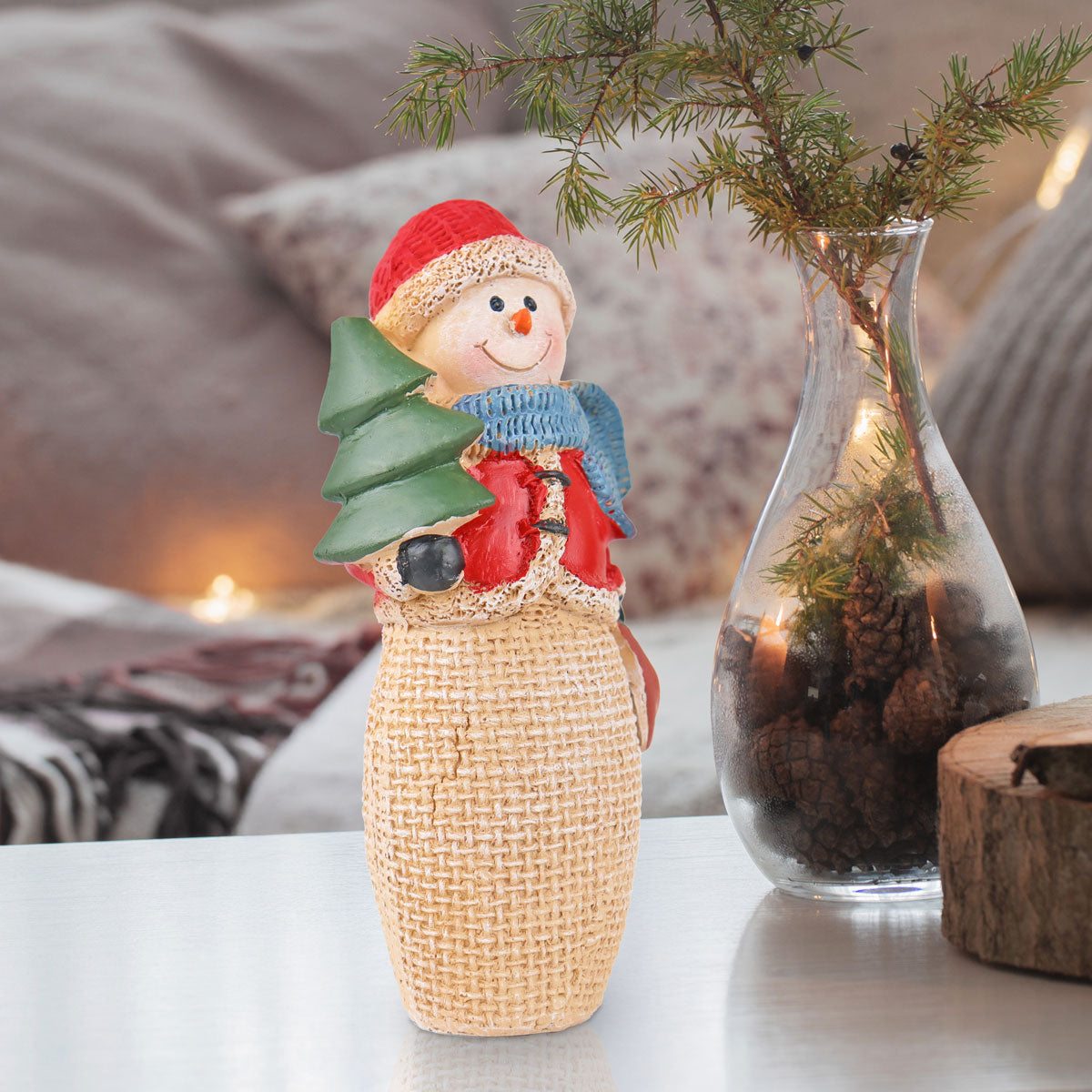Snowman con Pino, Figura Decorativa de Cerámica