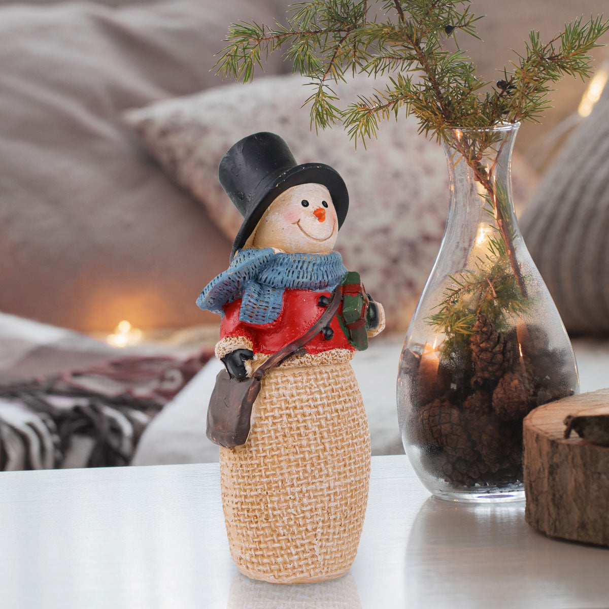 Snowman con Regalo, Figura Decorativa de Cerámica