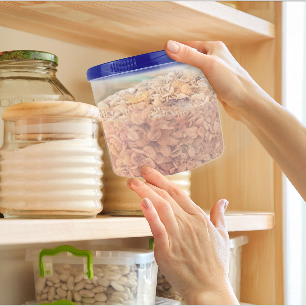 Contenedor Transparente Redondo, Tapa Color Azul, 1.2 L