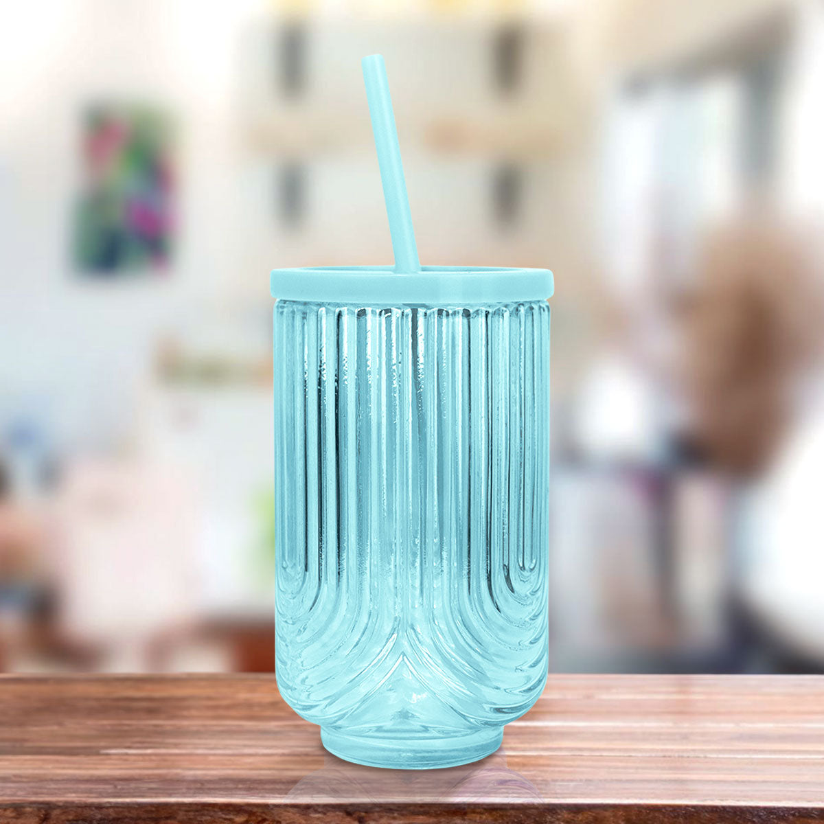 Vaso de Cristal Texturizado con Tapa y Popote, Color Azul, 450 ml