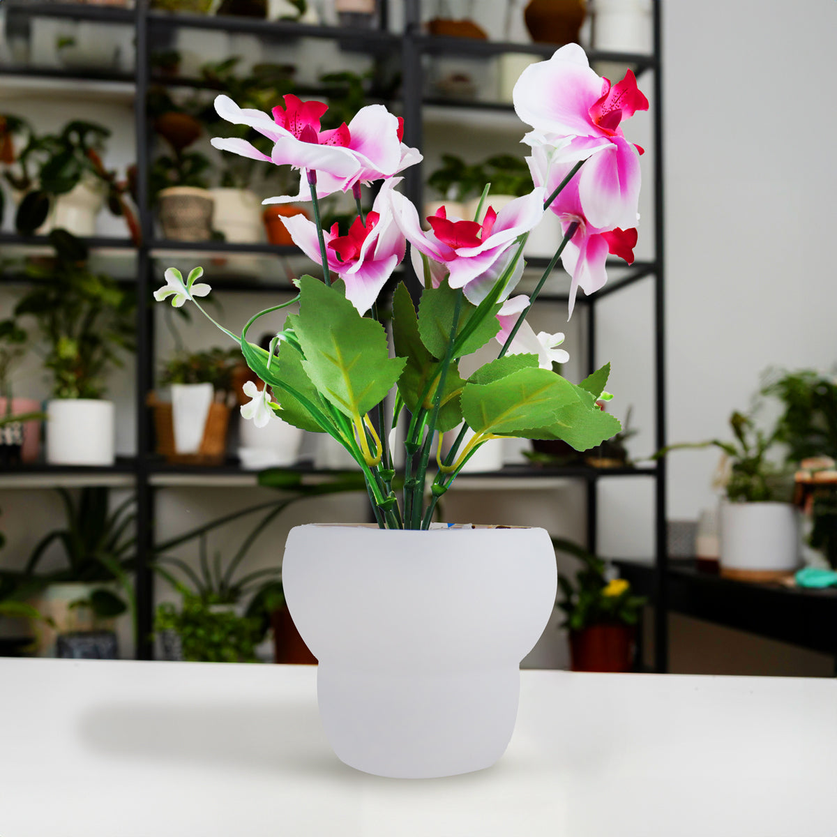 Maceta con Orquídea Artificial, Color Blanco y Rosa