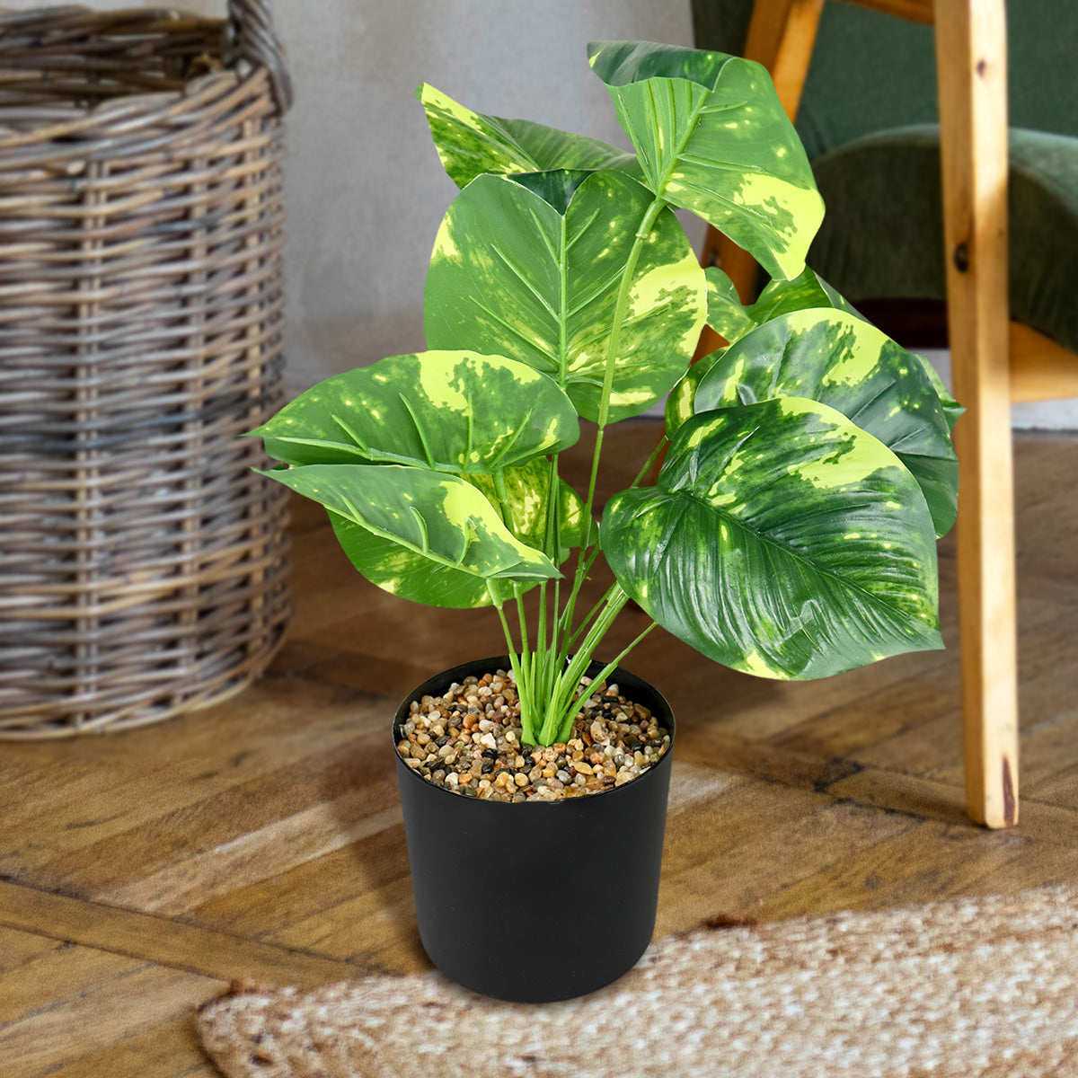 Maceta Negra con Planta Monstera Obliqua Artificial, Color Verde