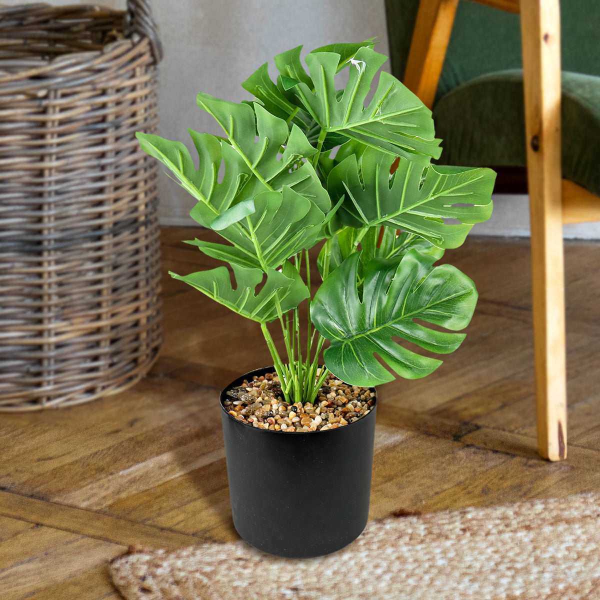 Maceta Negra con Planta Monstera Artificial