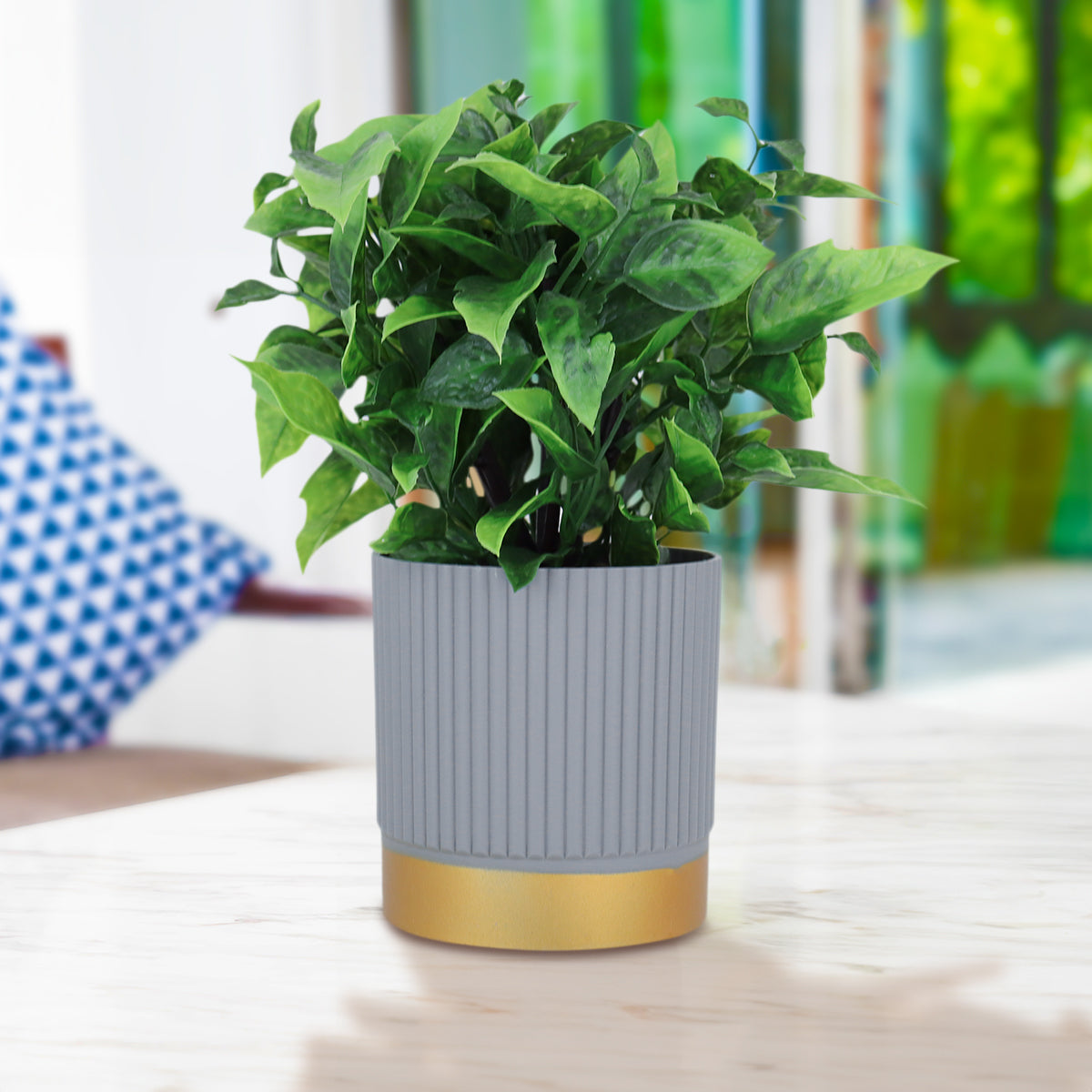 Maceta Gris con Planta Artificial