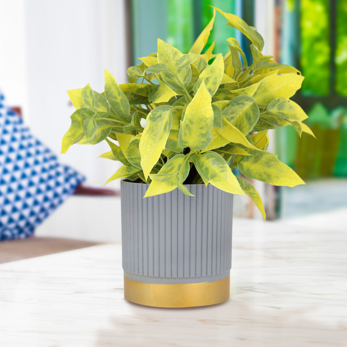 Maceta Gris con Planta Artificial Color Amarillo