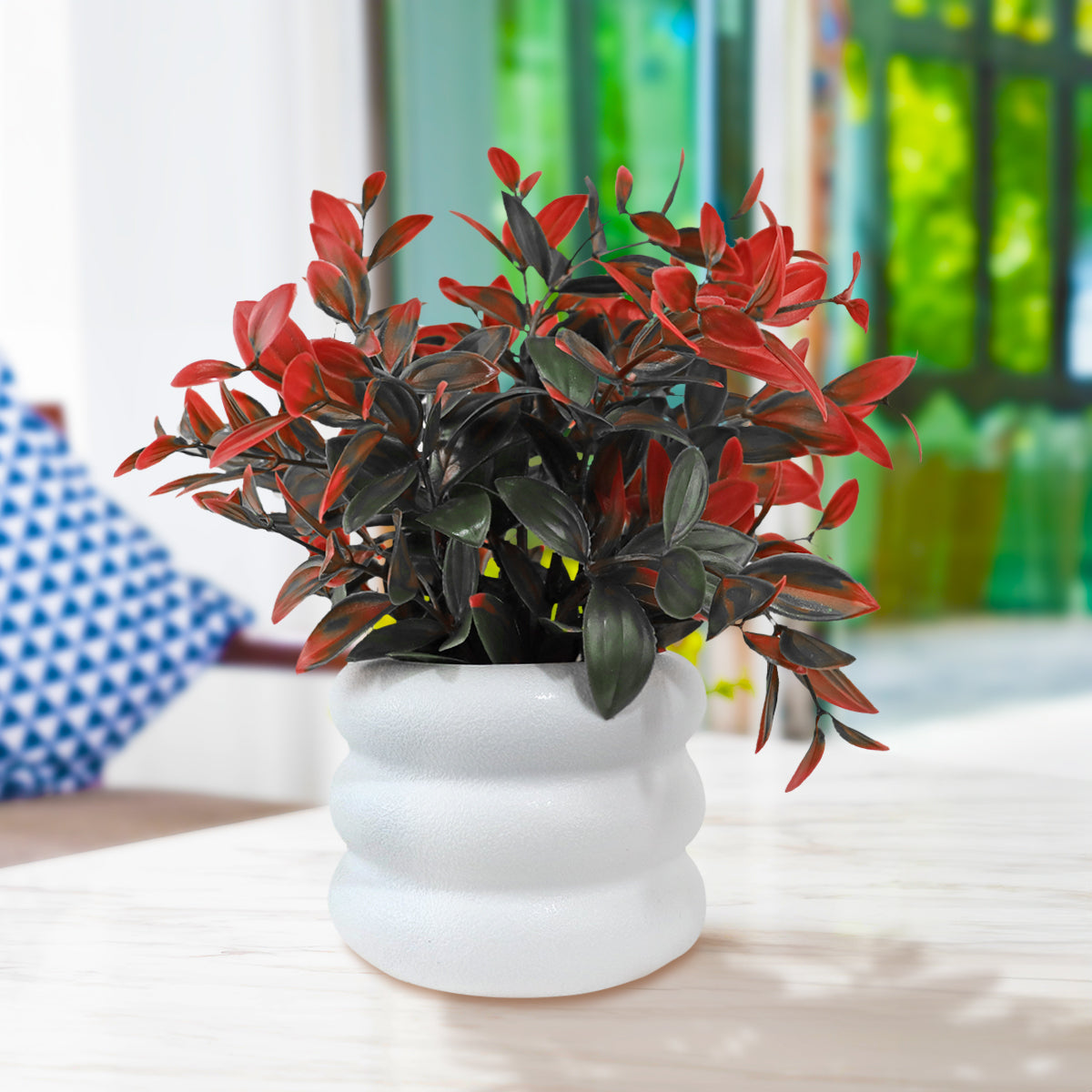 Maceta Blanca con Flor Artificial Color Rojo