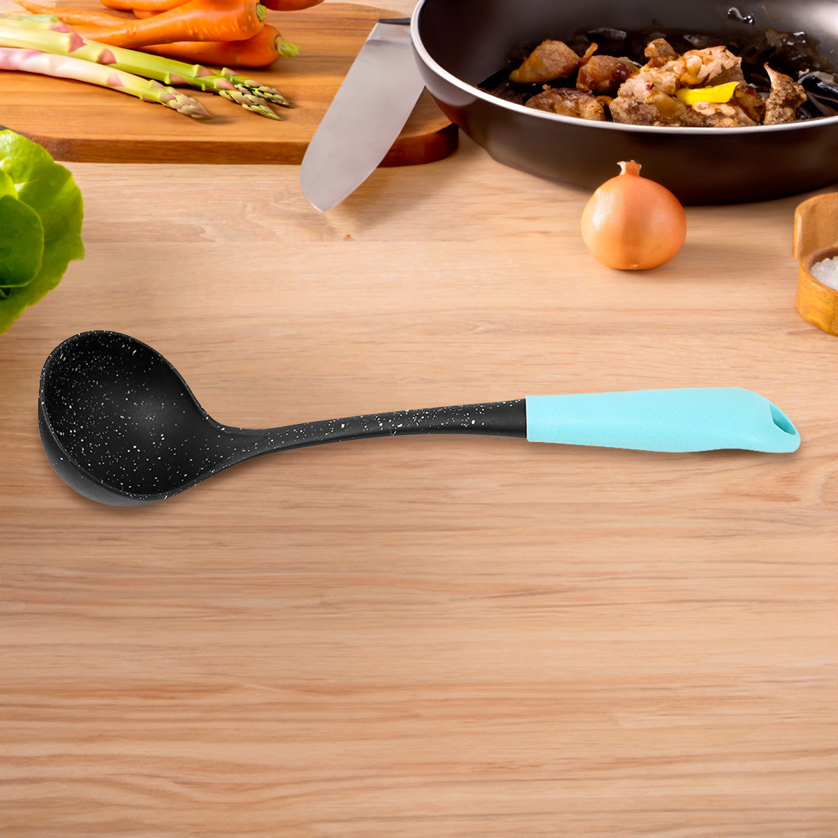 Cucharón, Inkanto, Color Negro con Mango Azul