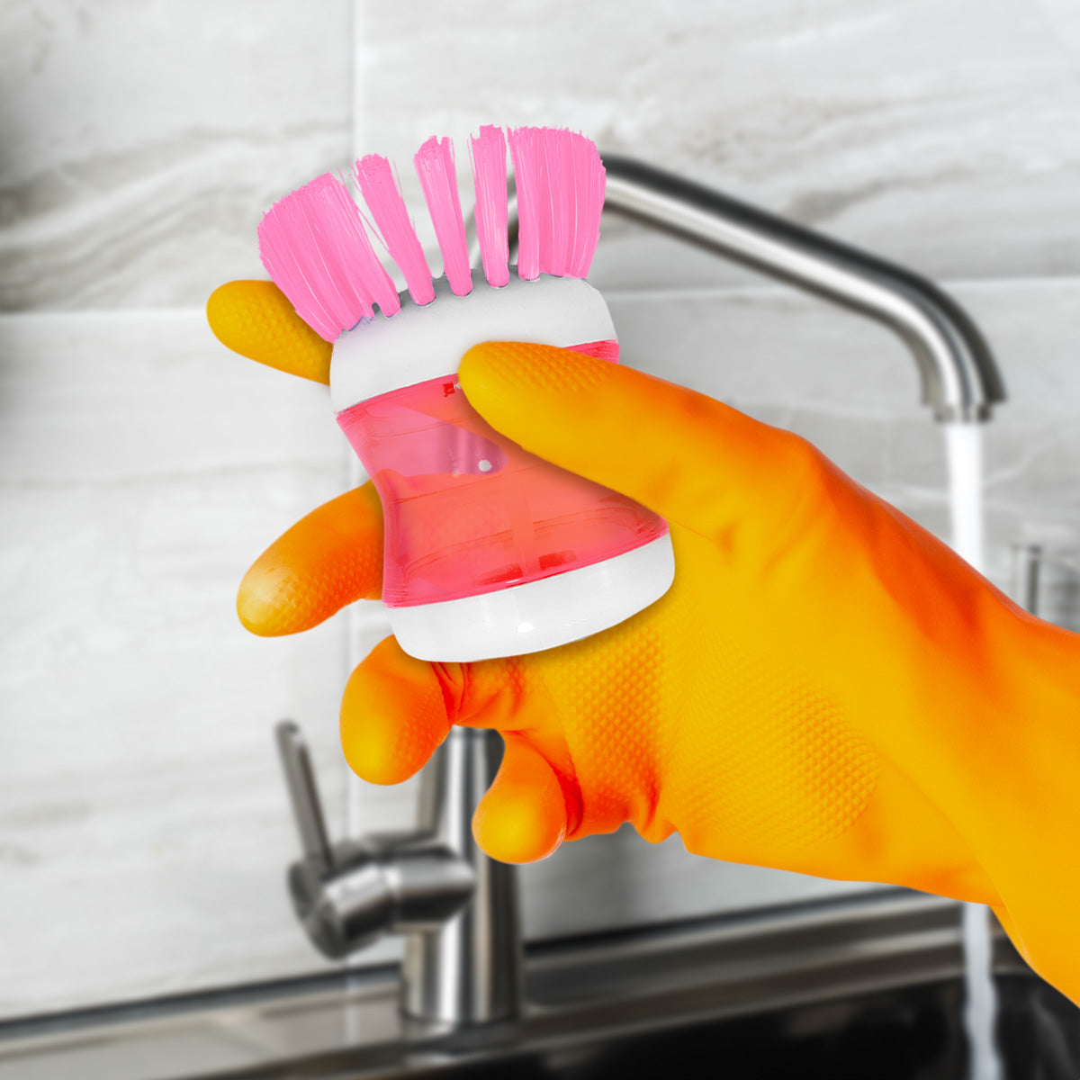 Cepillo con Dispensador de Jabón, Color Rosa