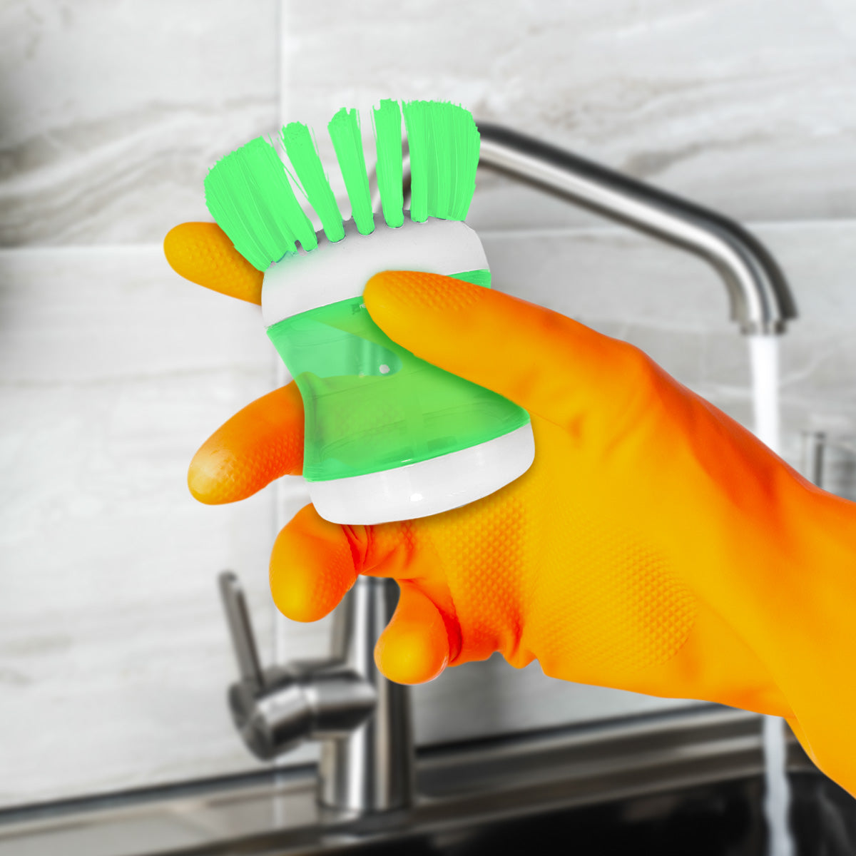 Cepillo con Dispensador de Jabón, Color Verde