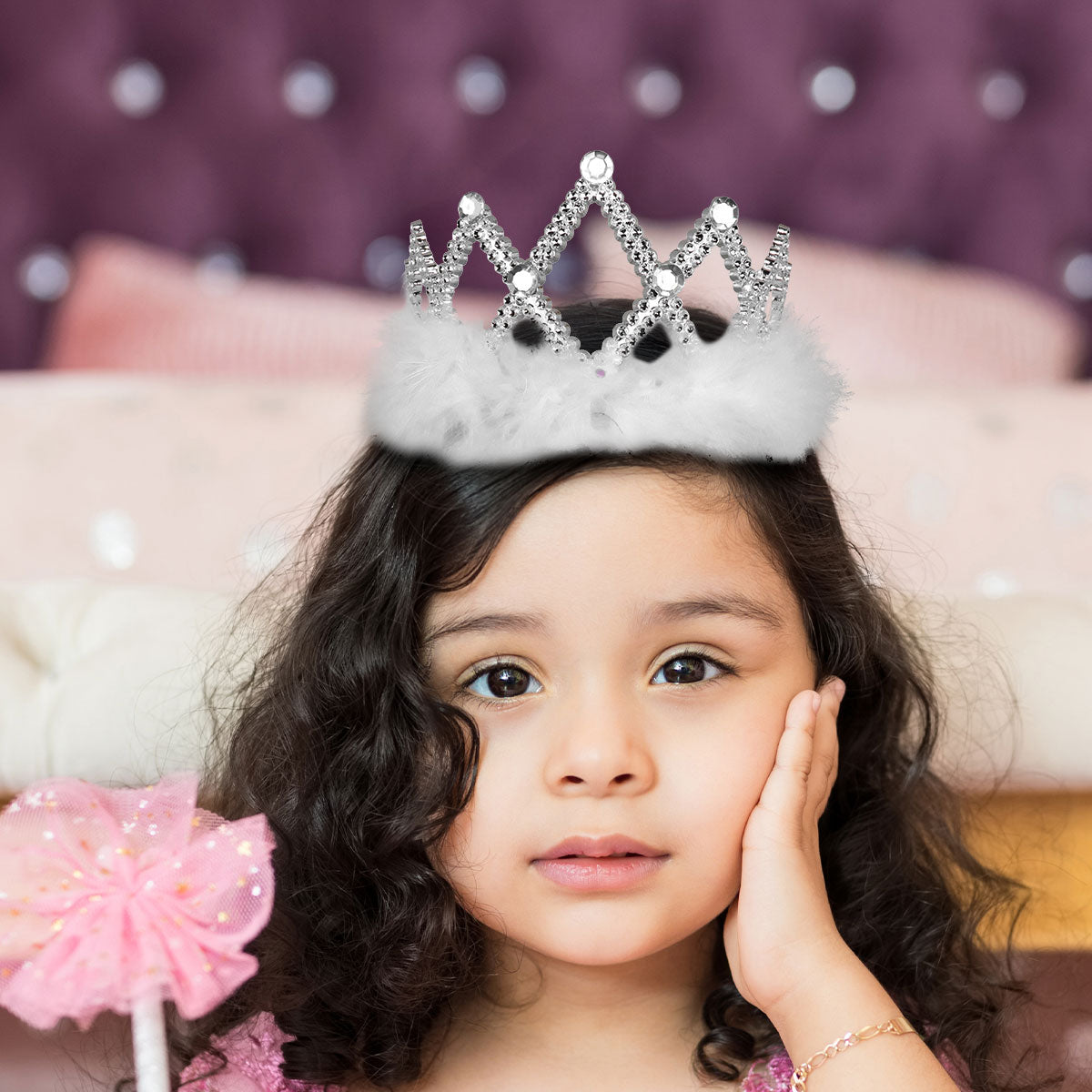 Corona de Princesa con Detalles Blancos