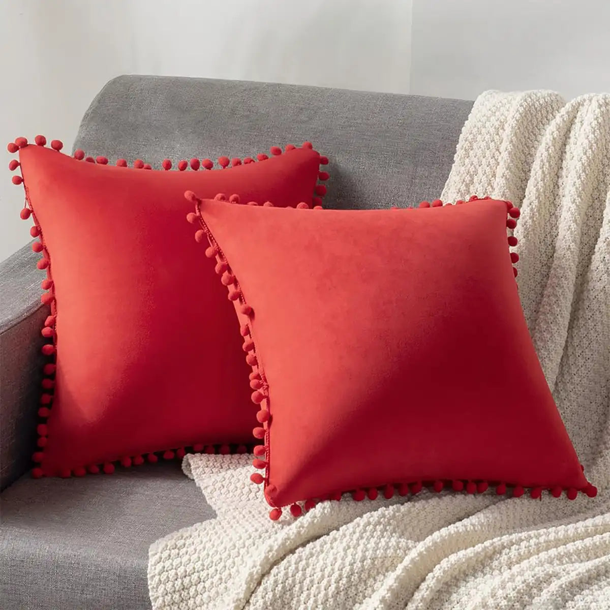Funda de Almohada con Pompones, Terciopelo, Color Rojo