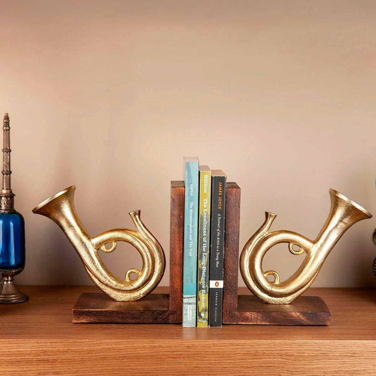 Corno Francés, Adorno, Danya B