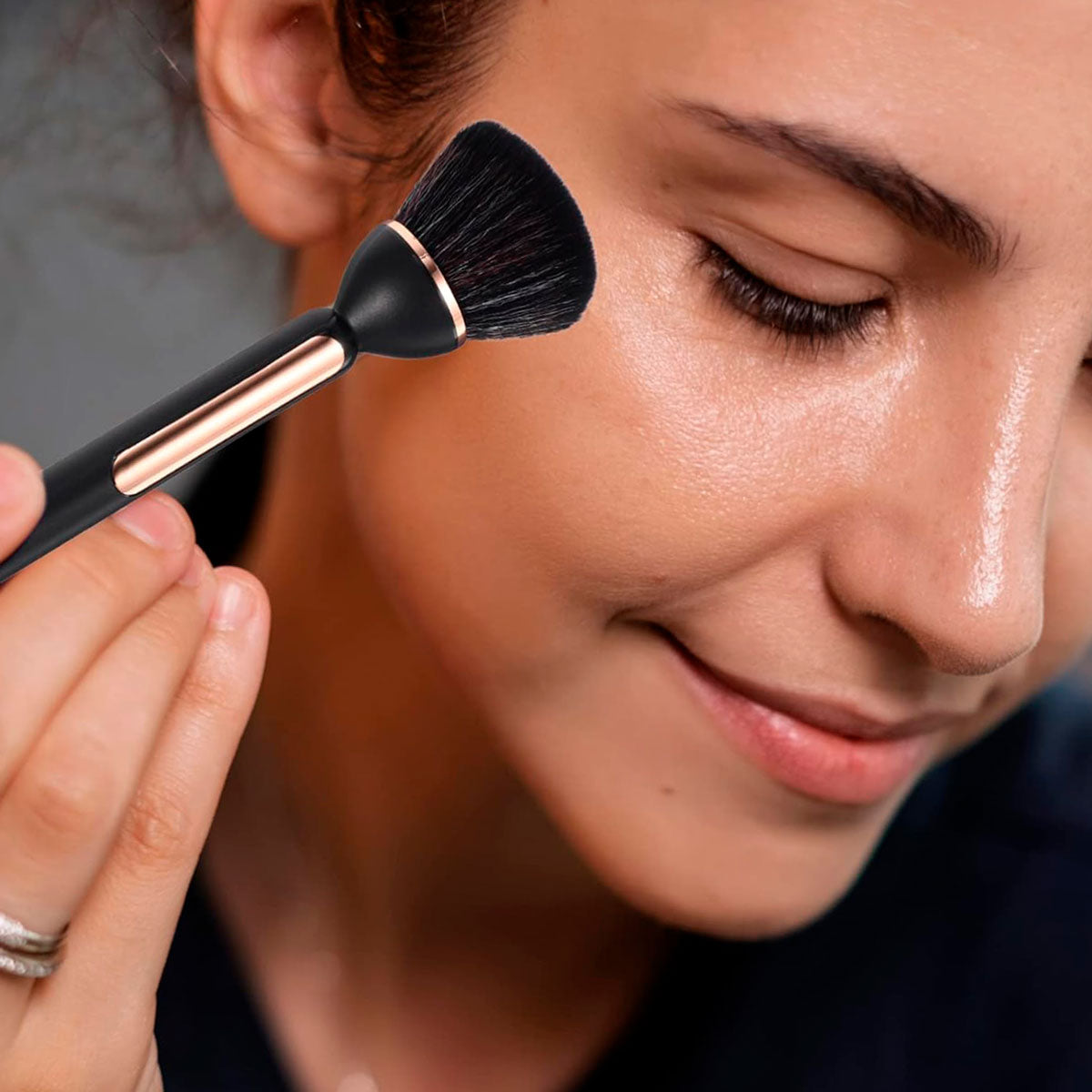 Brocha de Maquillaje para Rubor y Polvos Sueltos, Color Negro