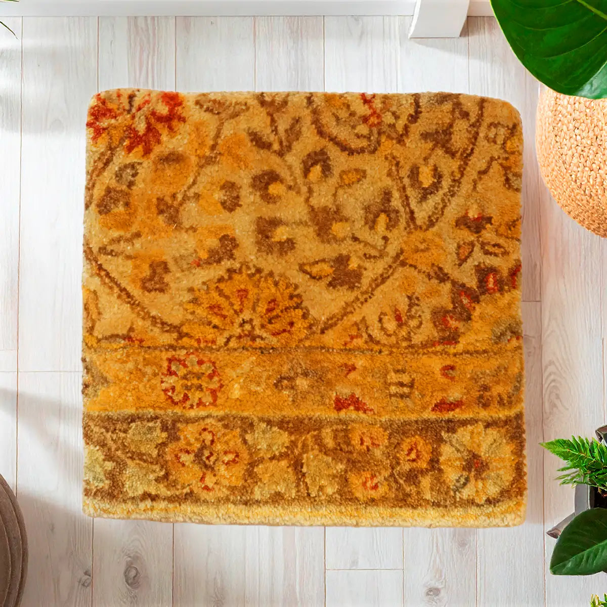 Yalena, Tapete Cuadrado