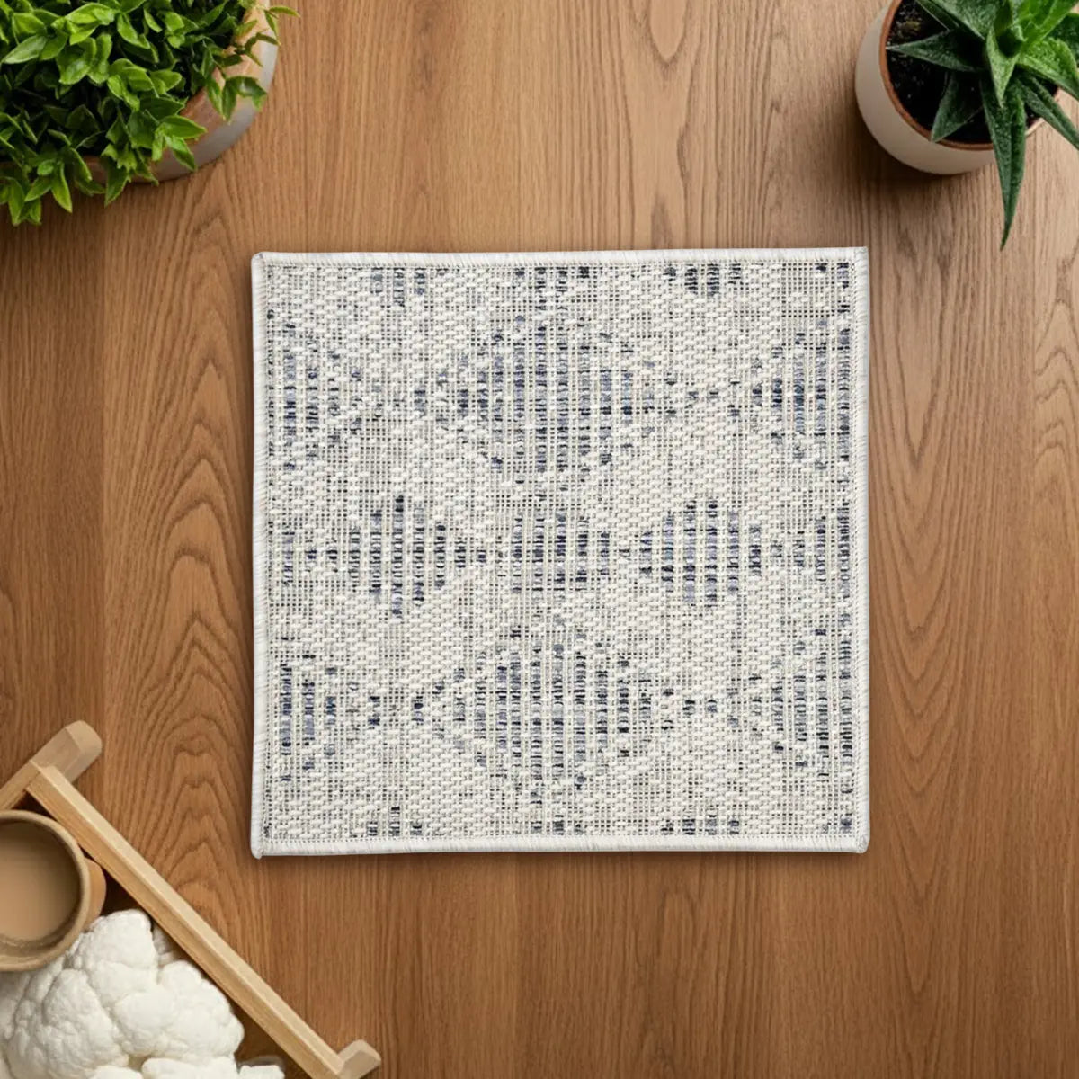 Tapete Cuadrado, Esencia