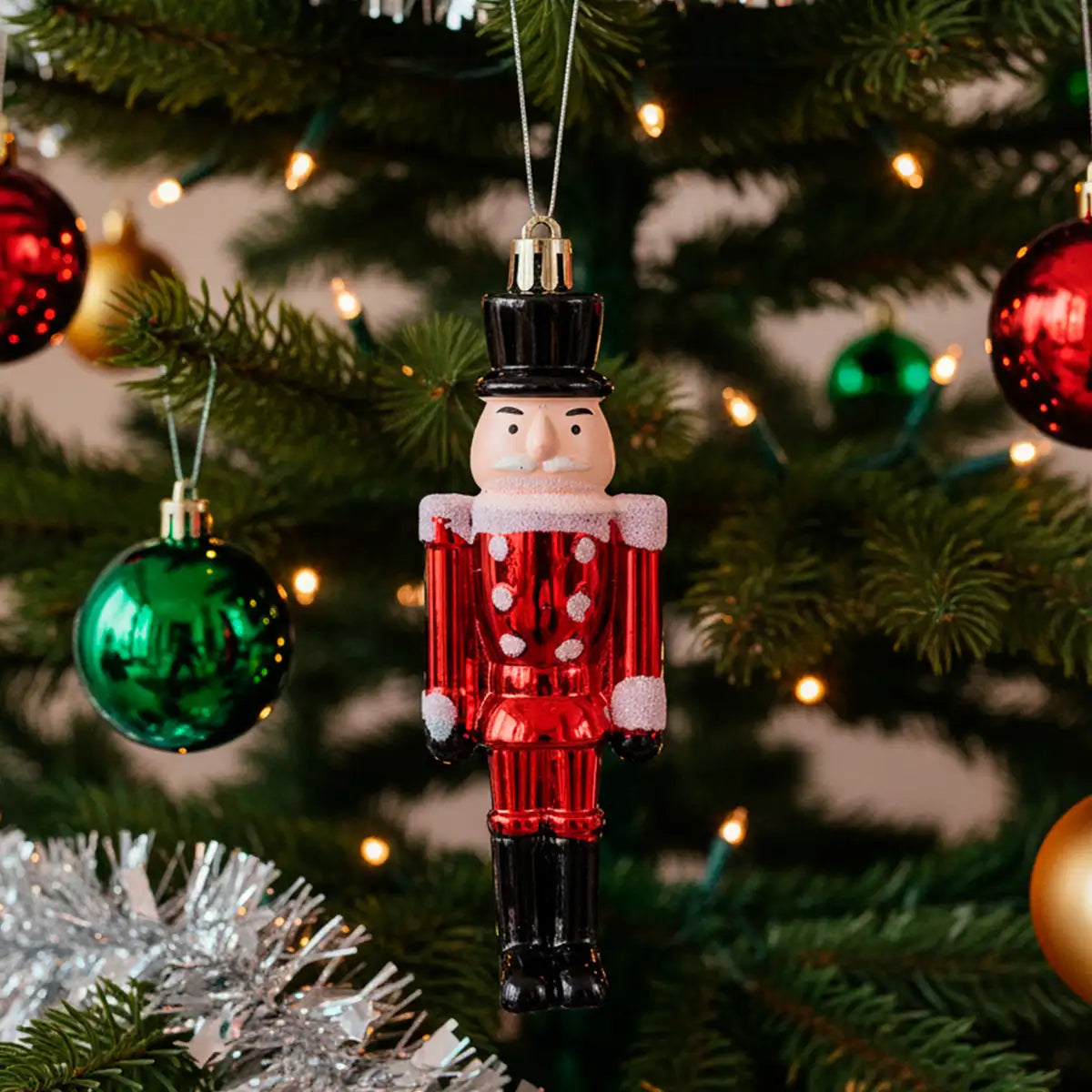 Cascanueces Navideño, Color Rojo