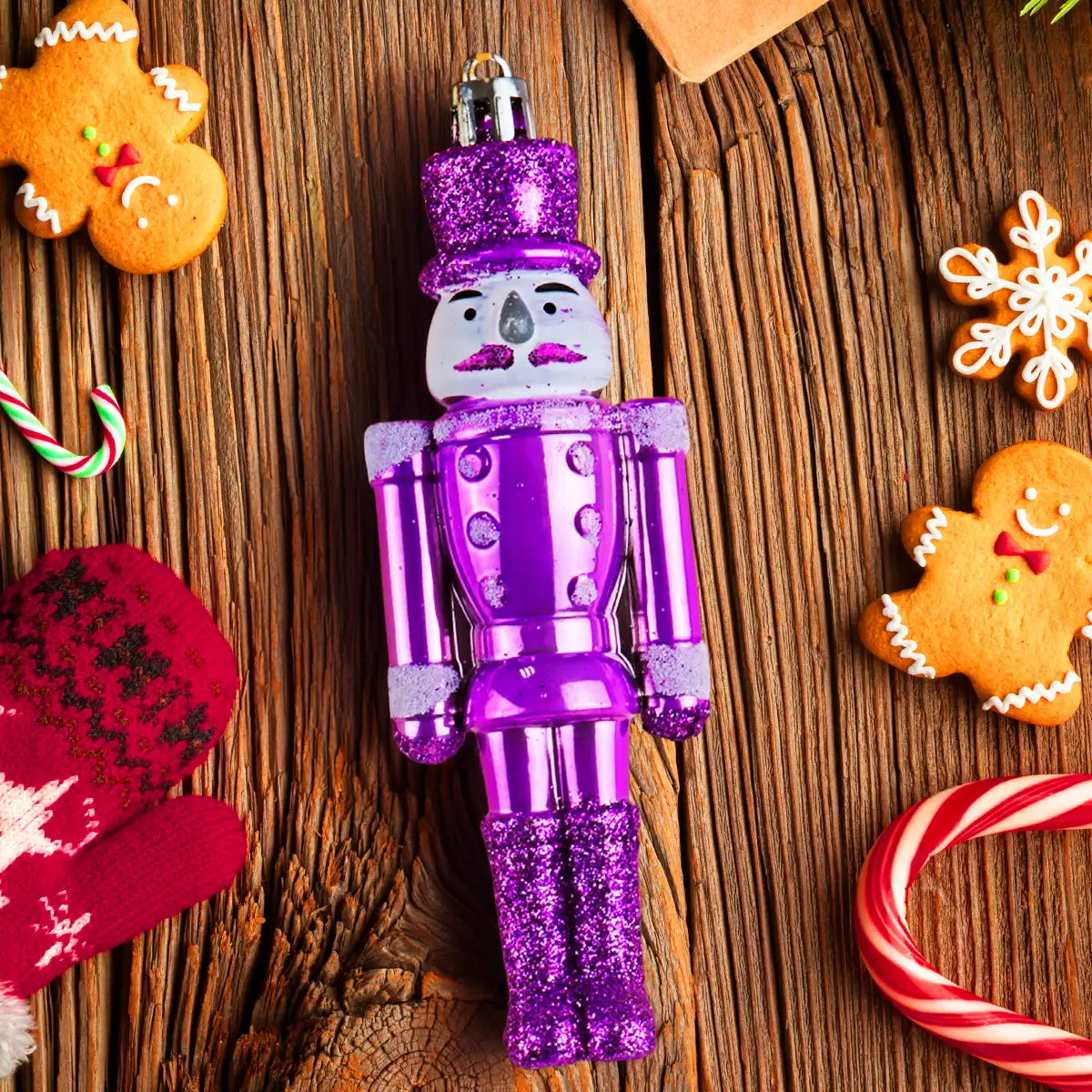 Cascanueces Navideño, Color Morado