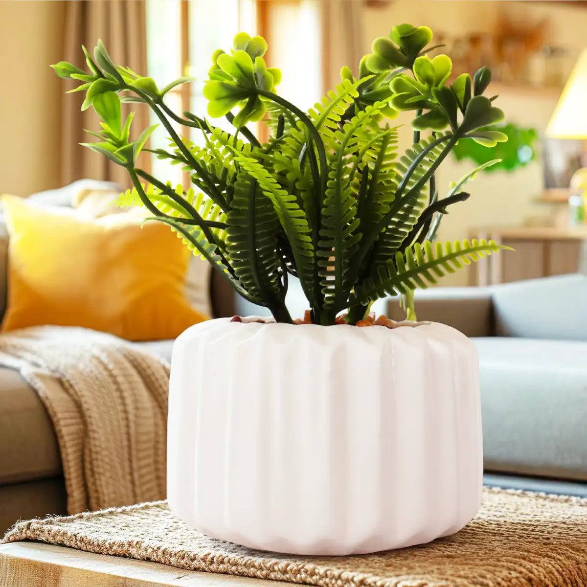 Planta con Maceta, Diseño Geométrico, Color Crema