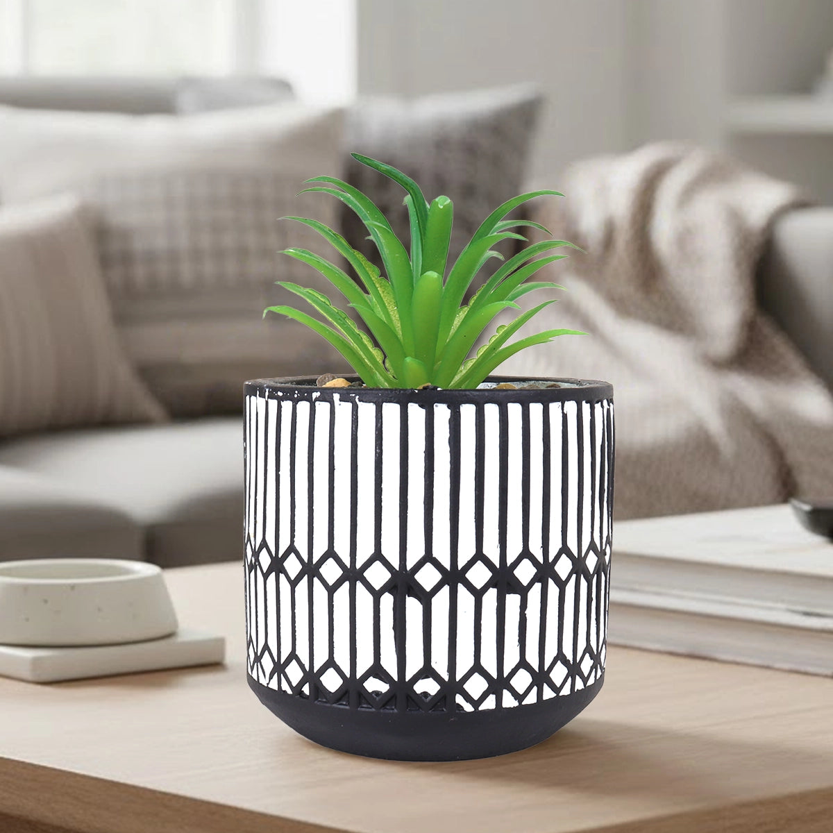 Maceta con Planta Artificial, Diseño Azulejo, Color Negro