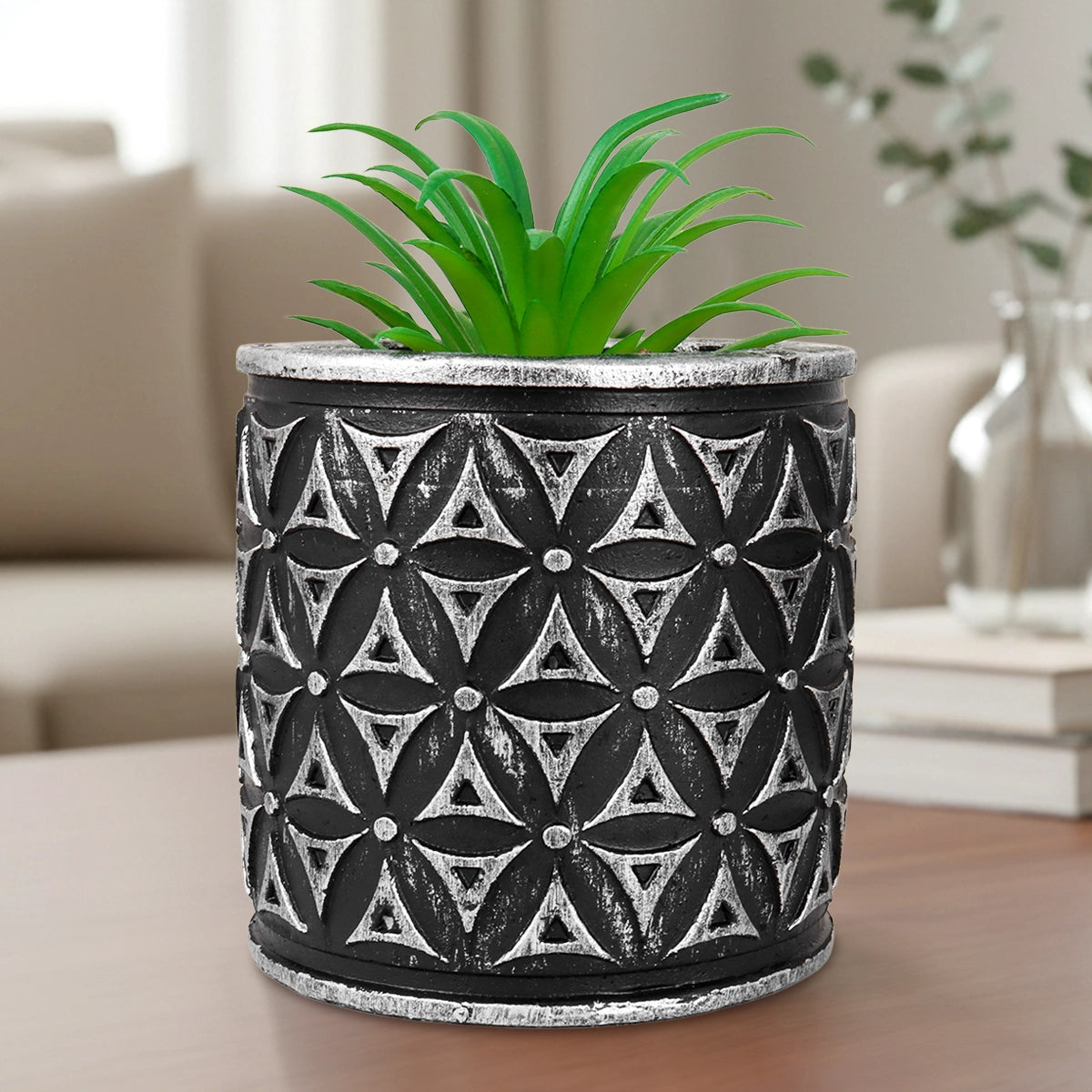 Maceta con Planta Artificial, Diseño Cilindro con Patrón, Color Plata