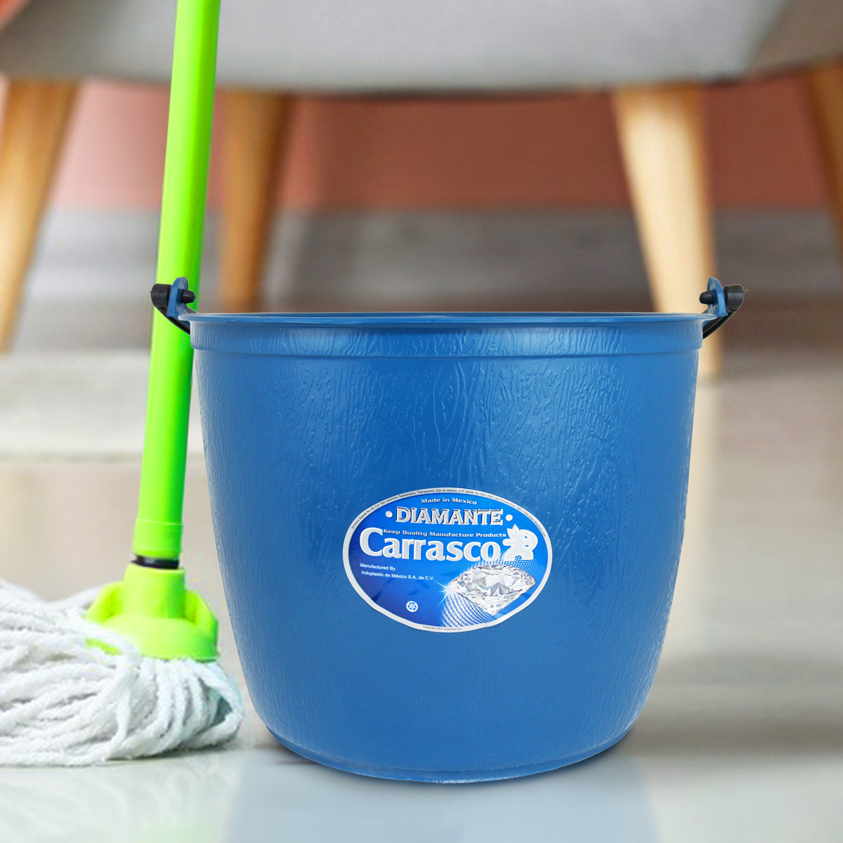 Cubeta de Plástico Barrilito, Color Azul Rey, 12 L