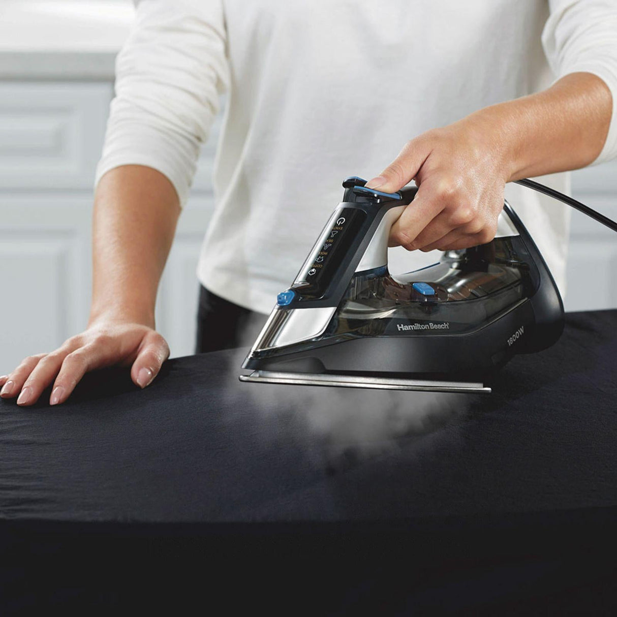 Plancha de Vapor Hamilton Beach FabricIQ Negra 14950