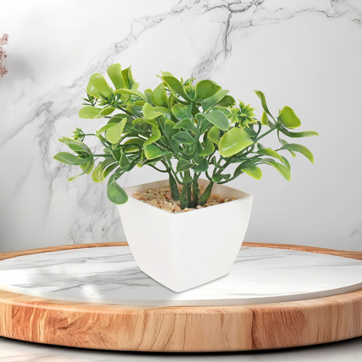 Maceta Blanca con Planta Artificial