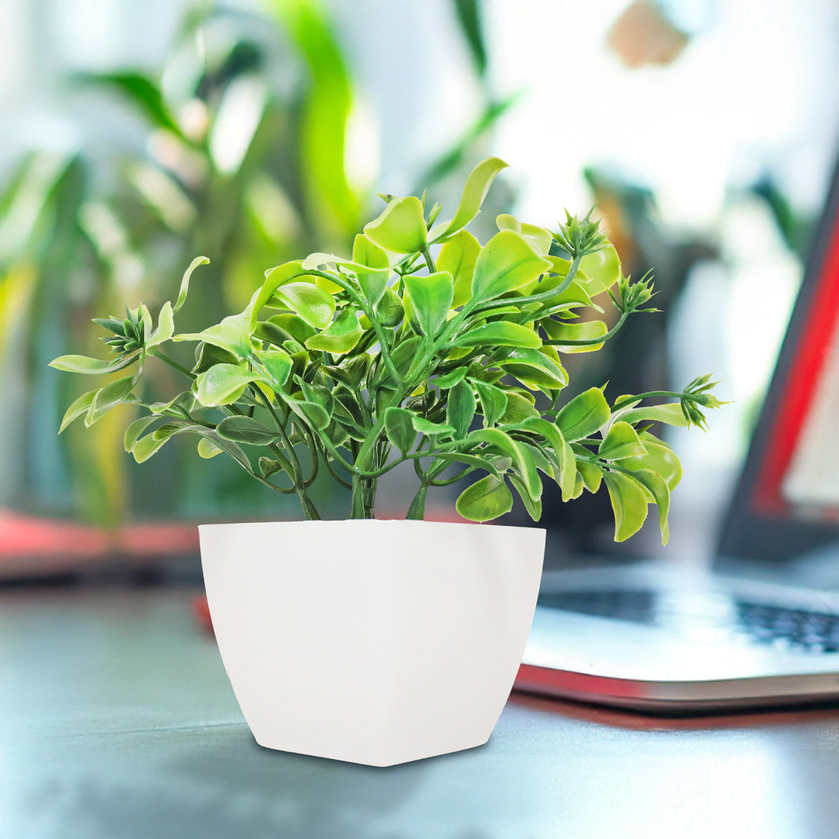 Maceta Blanca con Planta Artificial