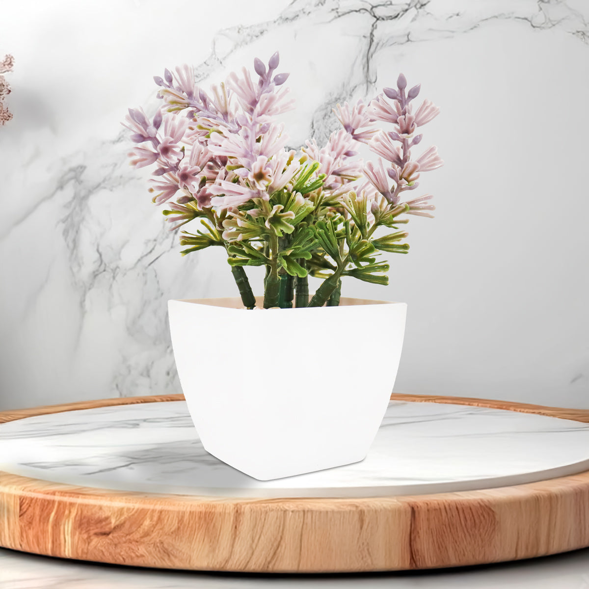 Maceta Blanca con Flor Artificial