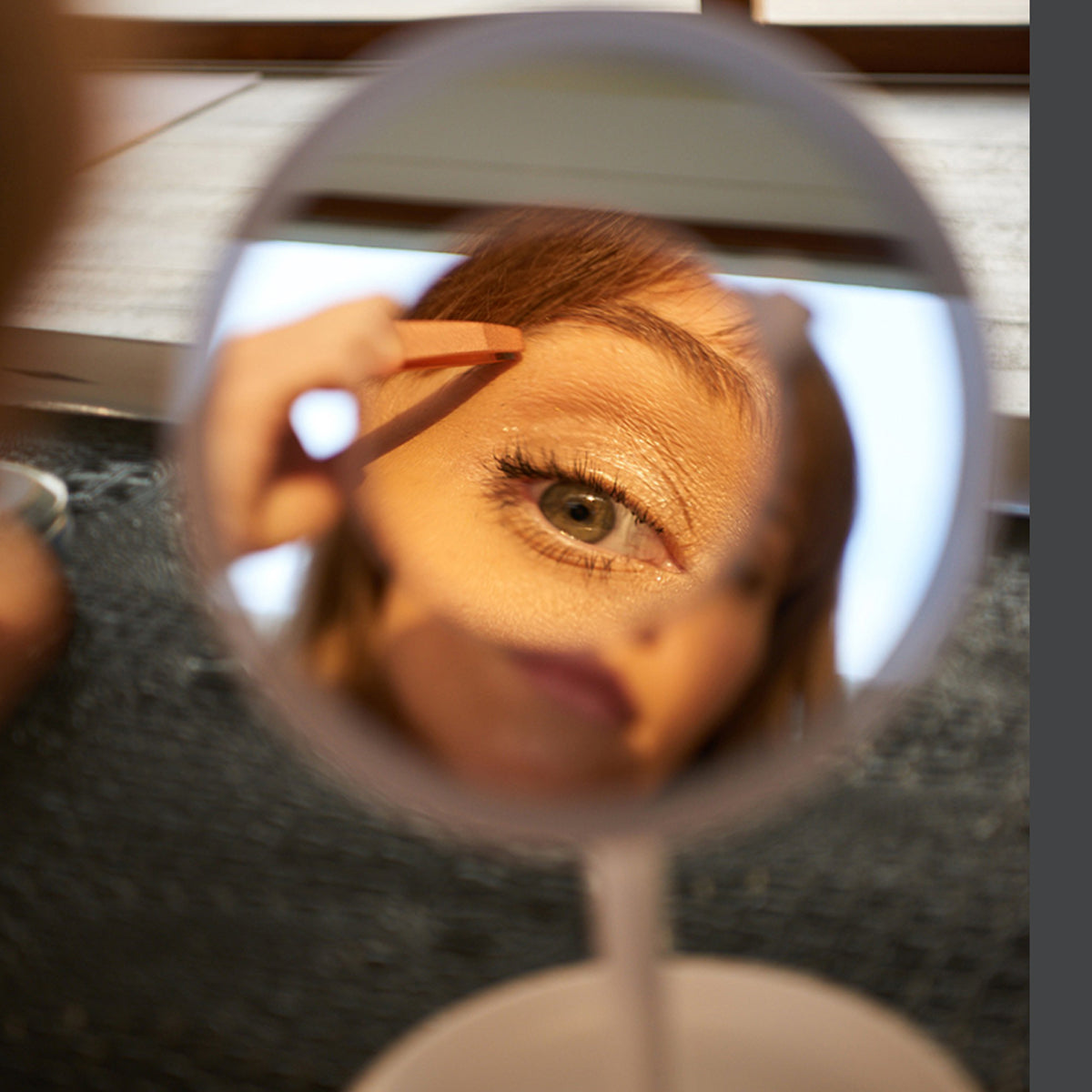 Espejo con Luz LED y Sensor Touch para Maquillarse, Incluye Espejo Magnético Extra de 5 Aumentos / BS45 Marca beurer®