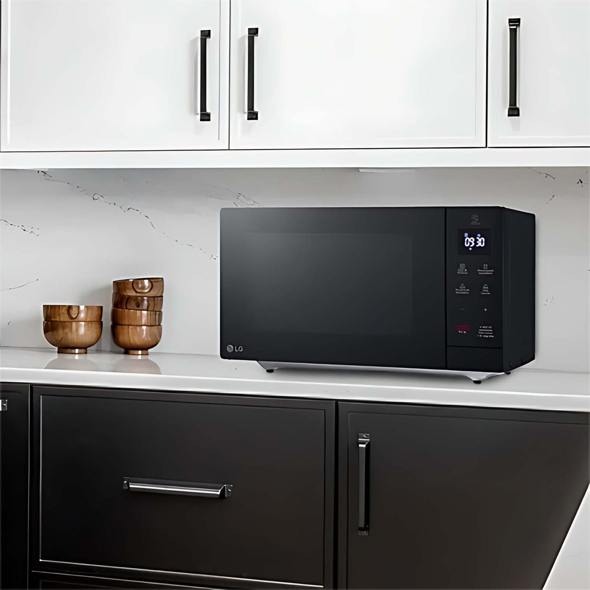 Horno de Microondas LG 1.1 Pies Cúbicos Negro MS3032JAS